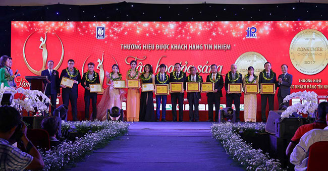 Phodong Village đạt giải thưởng “Thương hiệu được khách hàng tín nhiệm 2017”